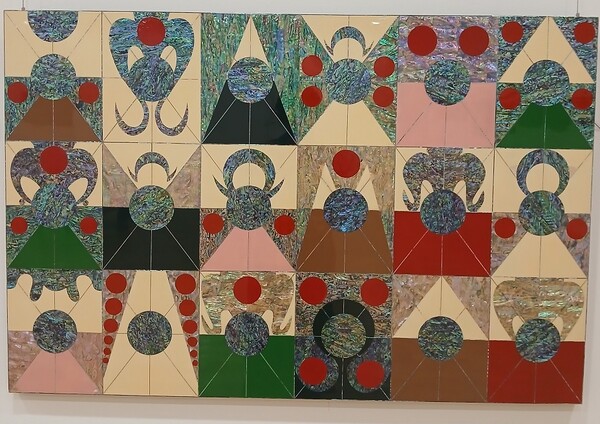 나전칠기 통영연 벽걸이. /통영시립박물관