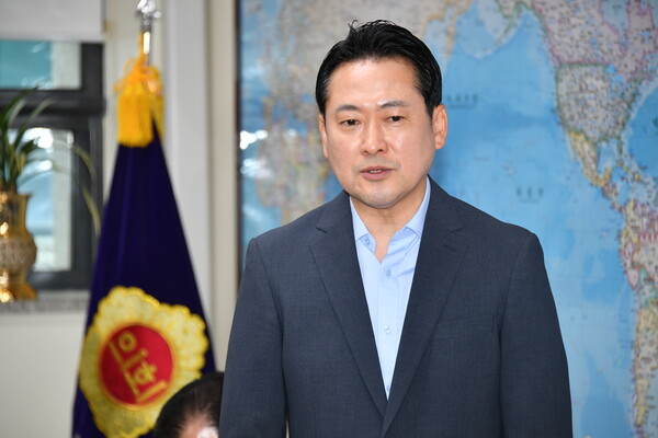 장동혁 국민의힘 당 대표 후보가 11일 경남도의회에서 간담회에 참석하고 있다. /경남도의회 