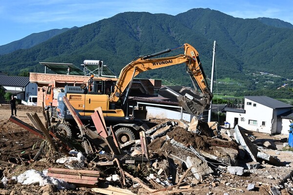 산청지역 호우 피해 응급복구율이 90%를 넘겼다. 공공시설 응급복구가 막지막 수순을 밟으며 주민 일상 회복에도 속도를 내고 있다. /김구연 기자