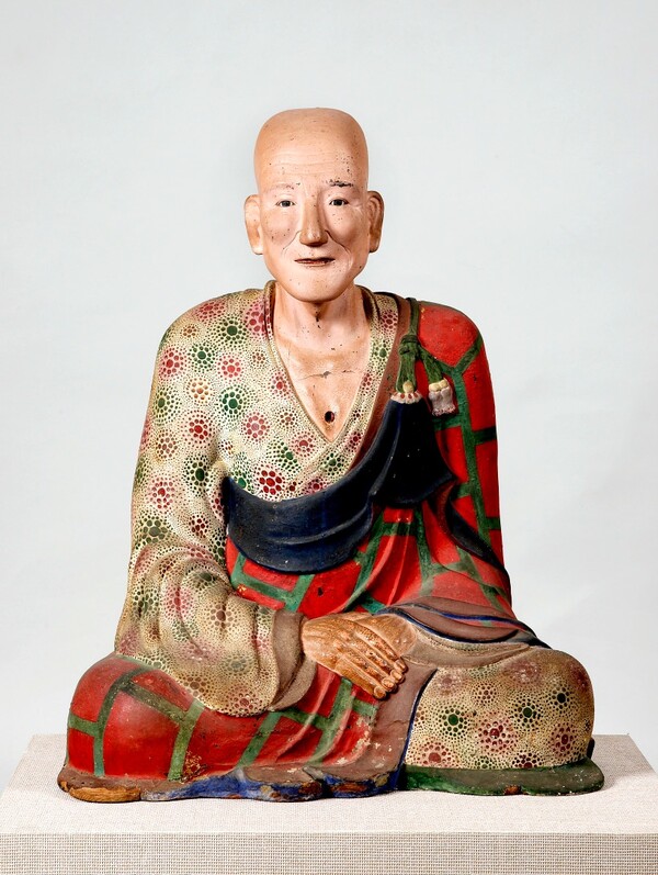 합천 해인사성보박물관에 전시된 건칠희랑대사좌상.