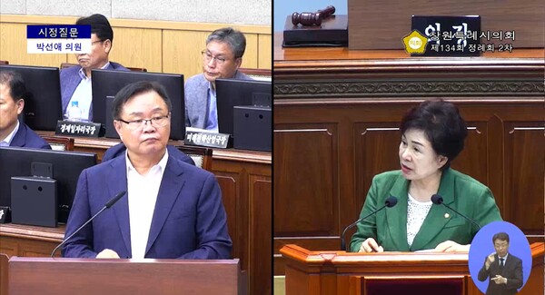 박선애 창원시의원이 지난해 6월 20일 열린 제134회 제1차정례회 2차 본회의에서 홍남표 전 창원시장을 상대로 시정질문을 하고 있다. 이날 그는 고 괴암 김주석(1927∼1993) 선생 미술작품을 대한민국민주주의전당 전시관에 놓자고 제안했다. 전당 내부 전시관을 김 선생 수작 전시 공간으로 활용하자는 것이다. 홍 시장은 시설 건립 취지에 맞지 않는다고 말하기는커녕 "검토해보겠다"고 답했다. /창원시의회 