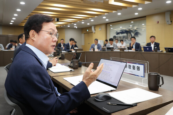 박완수 경남도지사가 25일 도청 실국본부장 회의에서 발언하고 있다. /경남도