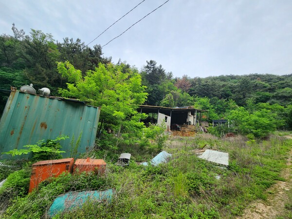 창원시 의창구 북면 고암리 폐광산 입구 모습./우귀화 기자