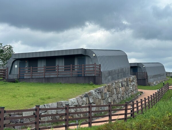 진주익룡발자국전시관 보호관.