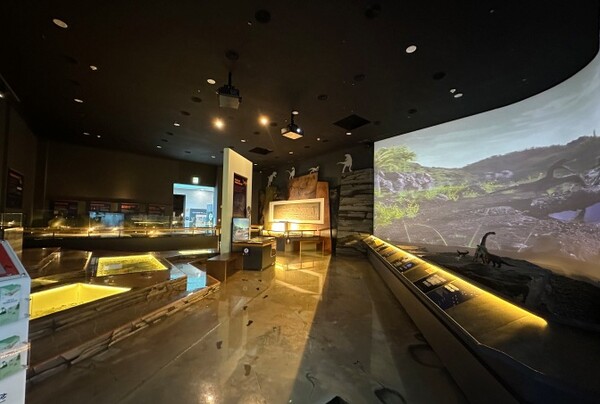 진주익룡발자국전시관.