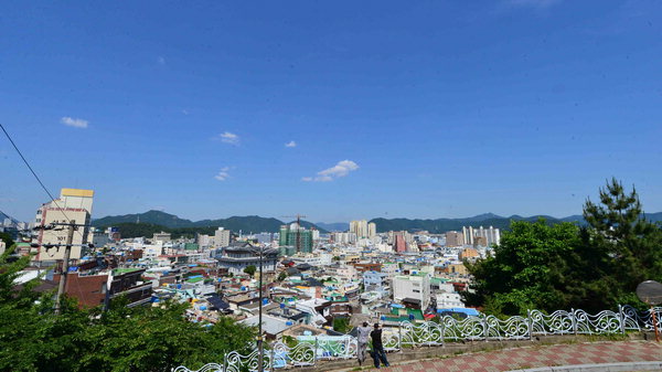 창원시립마산박물관에서 본 마산시가지 전경.