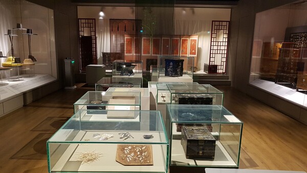 통영시립박물관에 전시된 자개.