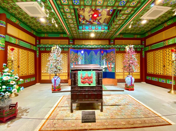 양산 한국궁중꽃박물관 수로재 전시실.