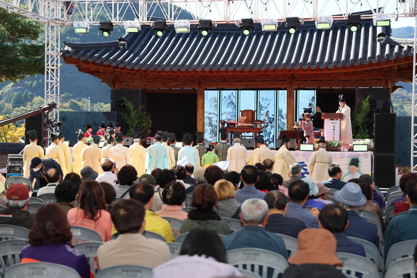 ‘제49회 남명선비문화축제’가 17일부터 18일 동안 이틀 동안 한국선비문화연구원에서 열린다. 지난 행사 모습.  /산청군