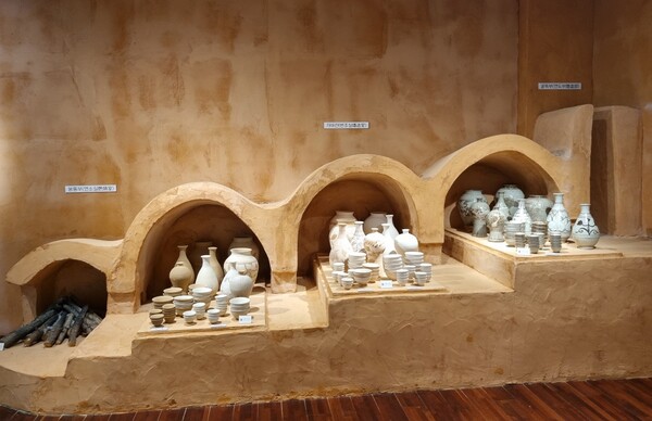 김해분청도자박물관 전통 가마 모형.