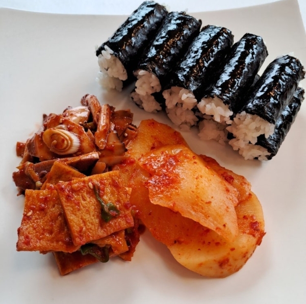 충무본점할매김밥에서 만든 충무김밥. /충무본점할매김밥