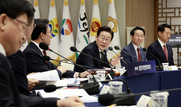 이재명 대통령이 12일 용산 대통령실에서 열린 중앙지방협력회의에서 발언하고 있다. /연합뉴스