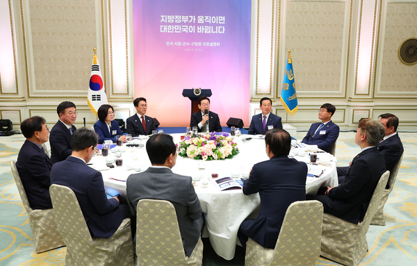 이재명 대통령이 12일 청와대 영빈관에서 열린 시장·군수·구청장 초청 국정설명회에서 발언하고 있다. /연합뉴스