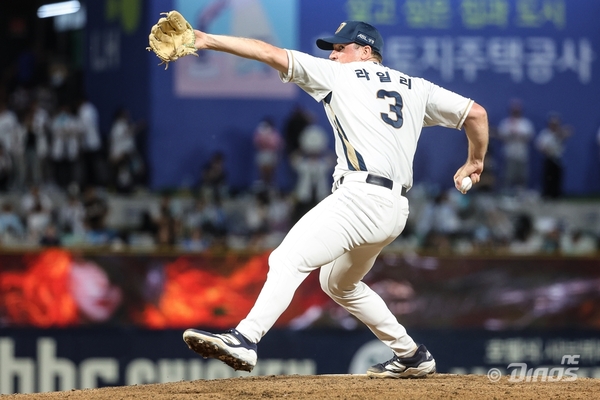 NC 다이노스 라일리가 9월 14일 창원NC파크에서 열린 두산 베어스와 경기에서 투구하고 있다. /NC 다이노스