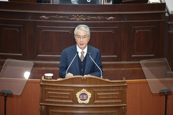 박종훈 경남교육감이 428회 경남도의회 정례회에서 2026년도 경상남도교육청 예산안에 대해 시정연설을 하고 있다./경남도의회