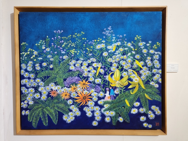 창원 다다갤러리에서 제4회 채화연전 <채색화원>이 열리고 있다. 김옥자 작가 작 ‘백자화병’. /류민기 기자