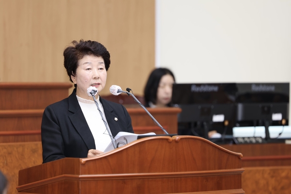 최두임 고성군의원이 25일 306회 2차 정례회에서 5분 자유발언을 하고 있다. /고성군의회