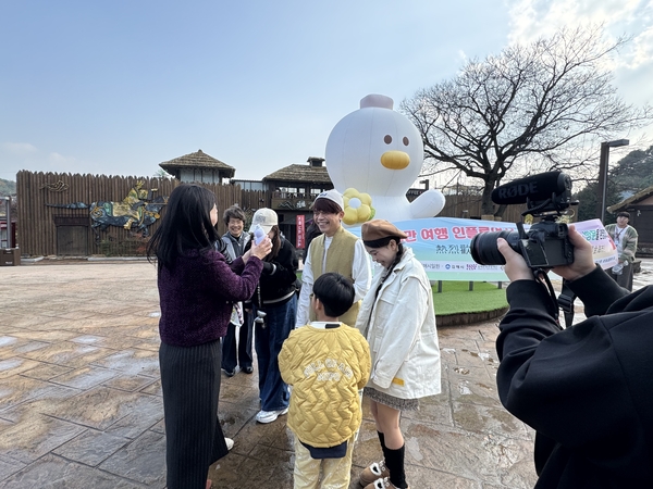 김해시는 대만 현지에서 높은 영향력을 가진 여행 인플루언서 그룹 ‘차이아가(Cai Aga)’팀 40명을 초청해 24~28일 김해 주요 관광지를 소개하는 팸투어를 진행 중이다. /김해시