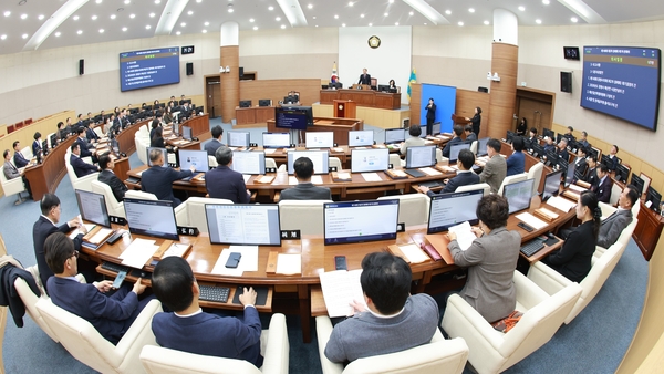 창원시의회가 25일 제148회 2차 정례회를 열고 있다. /창원시의회