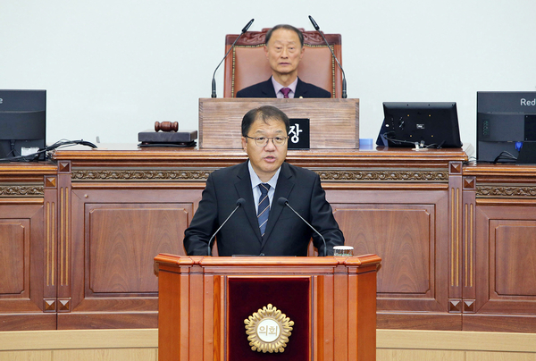 장금용 창원시장 권한대행이 25일 창원시의회 제148회 정례회에서 시정 연설을 하고 있다. /창원시