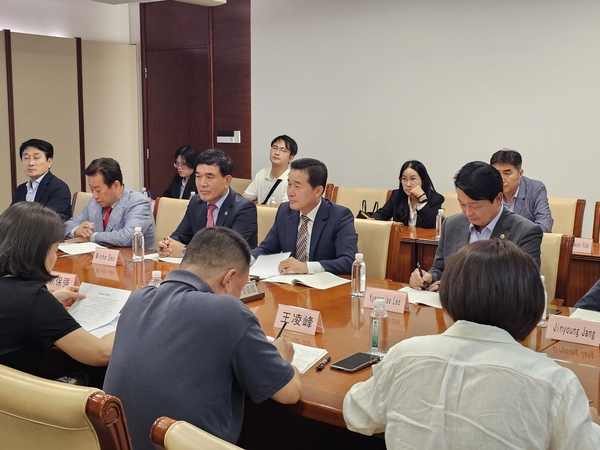 경남도의회 농해양수산위원회는 9월 중국 상해로 농수산업 유통 상황을 보기 위해 공무국외연수를 다녀왔다. /경남도의회