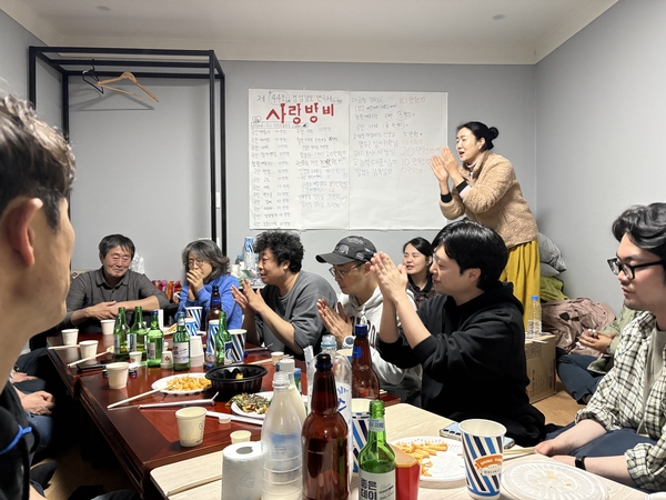 연극제 의미 보여주는 관객심사단·사랑방 [경남연극제 현장] - 뉴스 썸네일 이미지