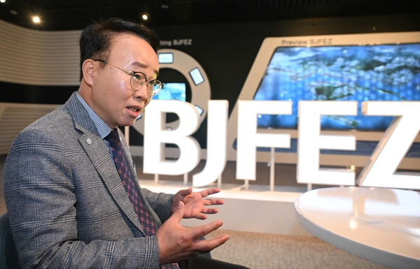 "웅동지구 문제 풀었다...트라이포트 판 새로 짠다" - 뉴스 썸네일 이미지