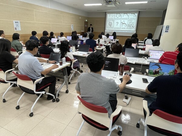 경남교육청 "인공지능(AI)과 함께 연구하는 교사, 교실 변화 이끈다"